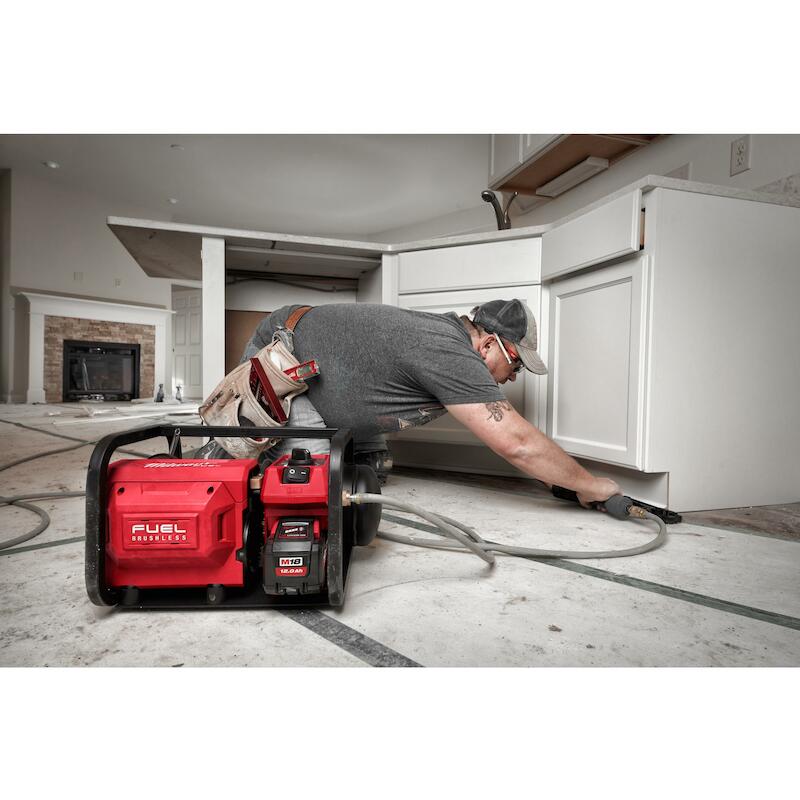 ACCUCOMPRESSOR 18V/BODY     M18 FAC-0    MILWAUKEE