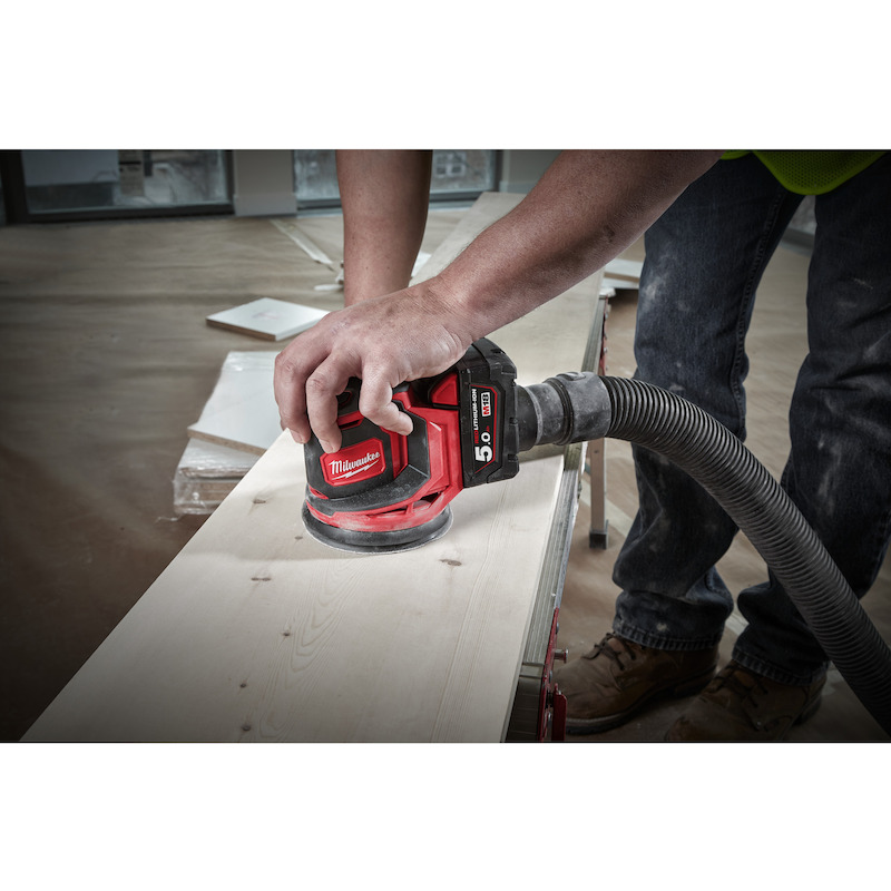 Milwaukee - M18 BOS125-502B - Excentrische accu-schuurmachine - 18 V - 2x 5,0 Ah - ø 125 mm - In tas - 02890843
