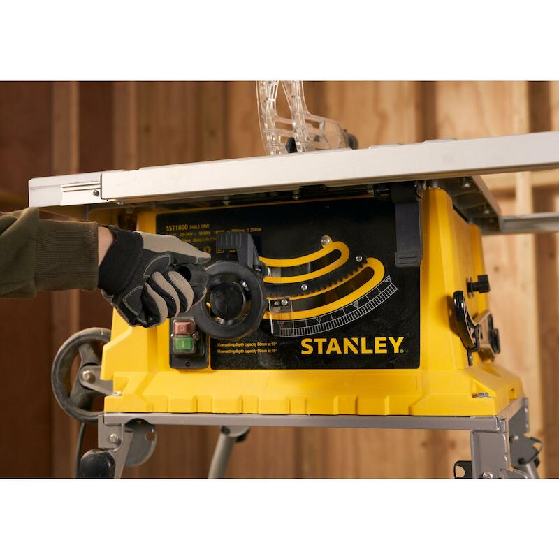 TAFELCIRKELZAAG 1800W/254MM SST1800        STANLEY