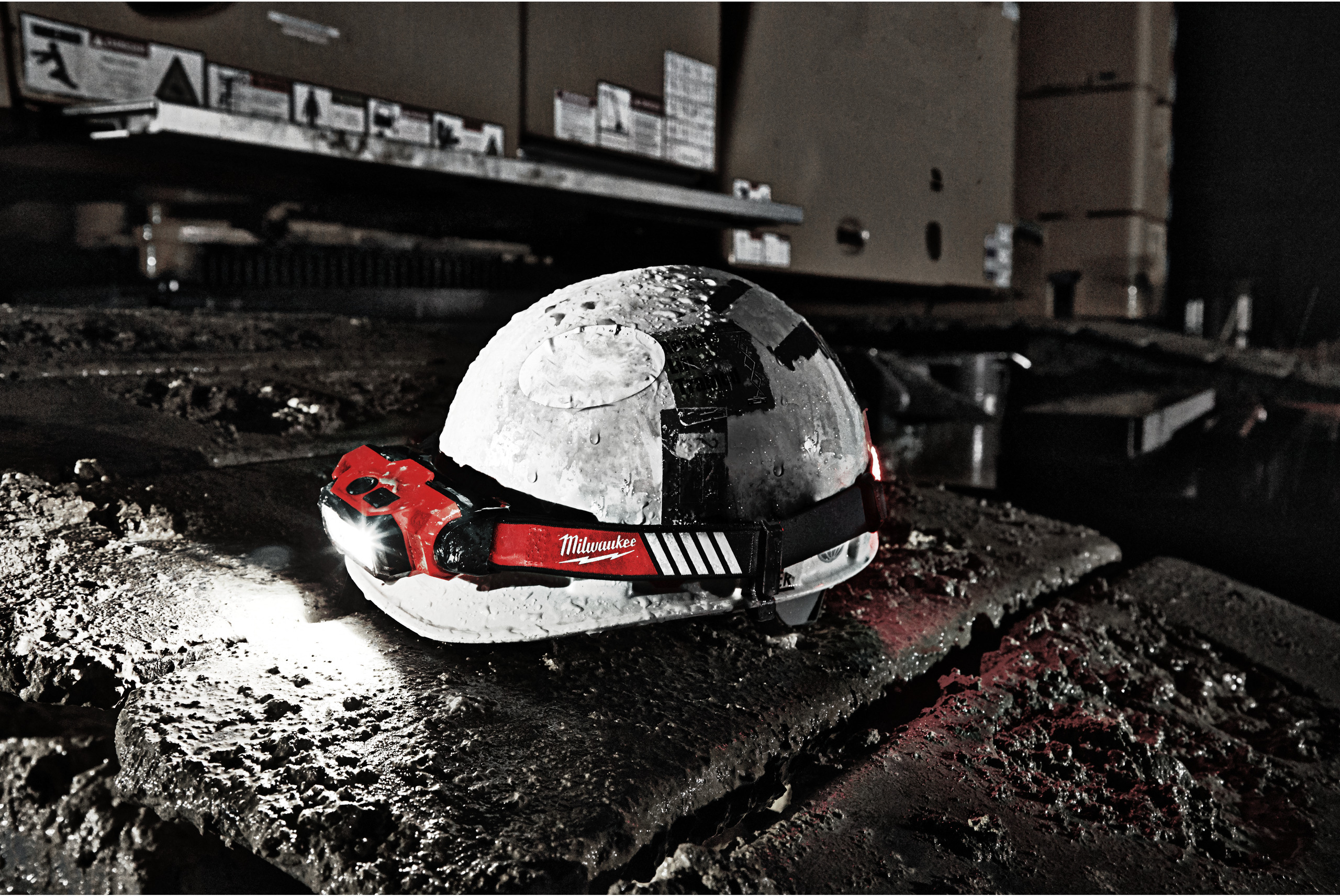 HOOFDLICHT USB OPLAADBAAR   L4 HL-VIS-301 MILWAUKE