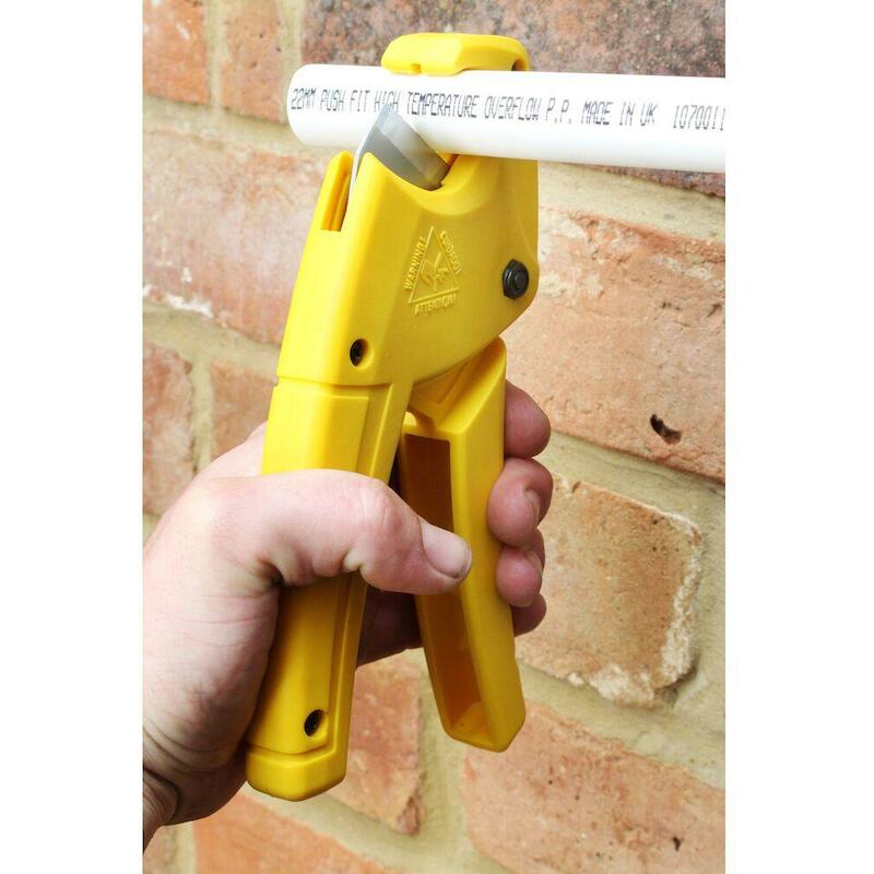PIJPSNIJDER PLASTIC 28MM    0-70-450       STANLEY
