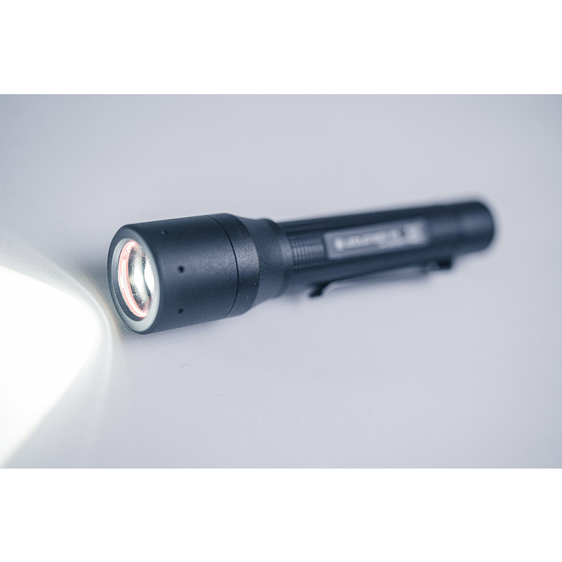 ZAKLAMP 200LM-170M-8U       P5 (1XAA)    LEDLENSER