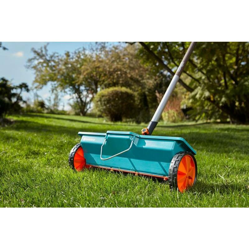 ÉPANDEUR ENGRAIS PELOUSE 3L 420 - 40CM     GARDENA