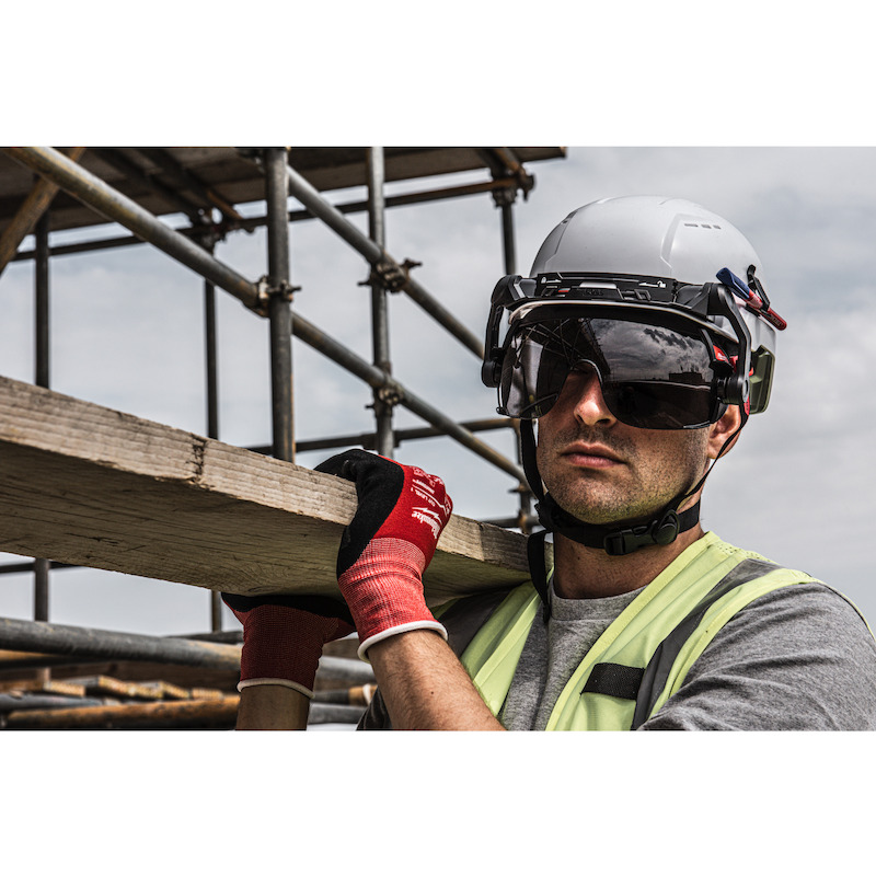 HELM WIT GEVENTILEERD       4932478141   MILWAUKEE