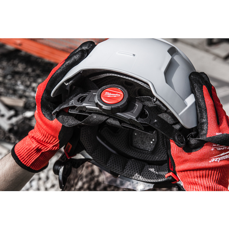 HELM WIT GEVENTILEERD       4932478141   MILWAUKEE