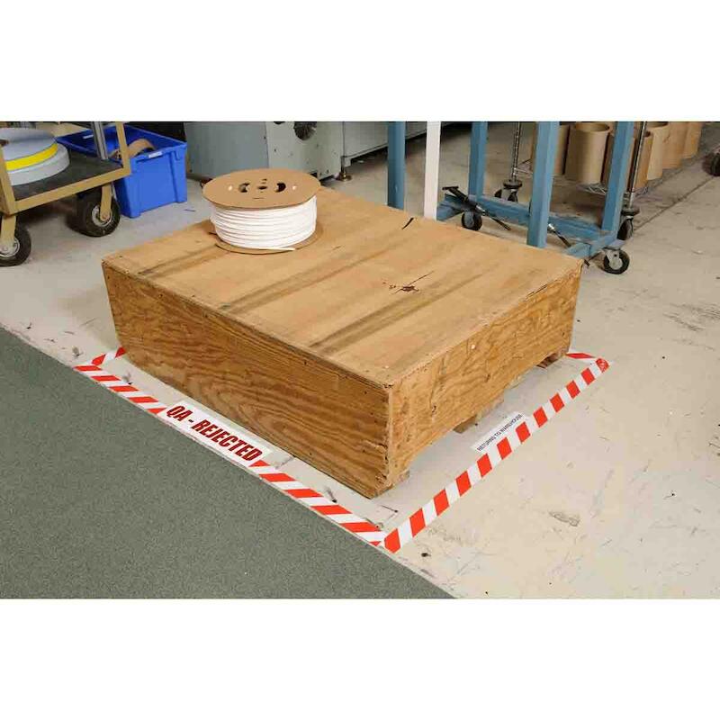VLOERMARKERINGSTAPE - BRADY 104348 - ROOD EN WIT 76,2 MMX30 M