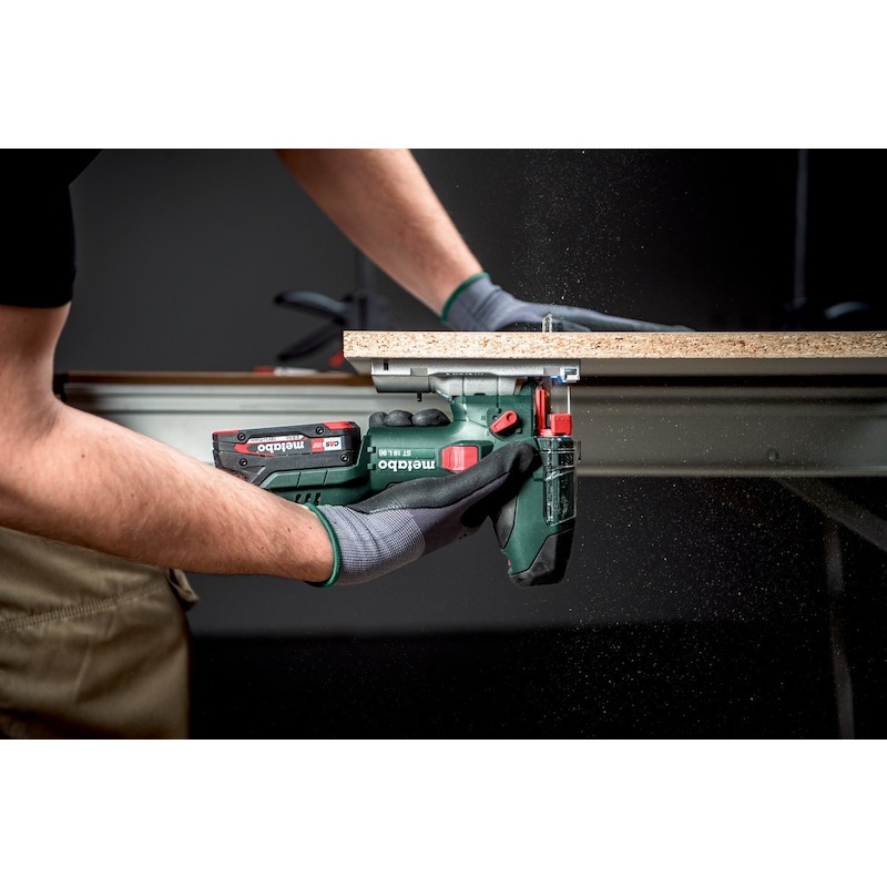 ACCUDECOUPEERZAAG 18V/BODY  ST 18 L 90      METABO