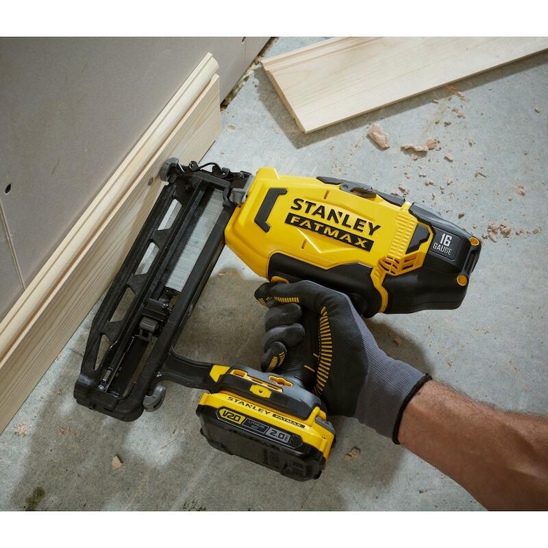 CLOUEUR/ACCU 18V/2X2AH      SFMCN616D2K    STANLEY