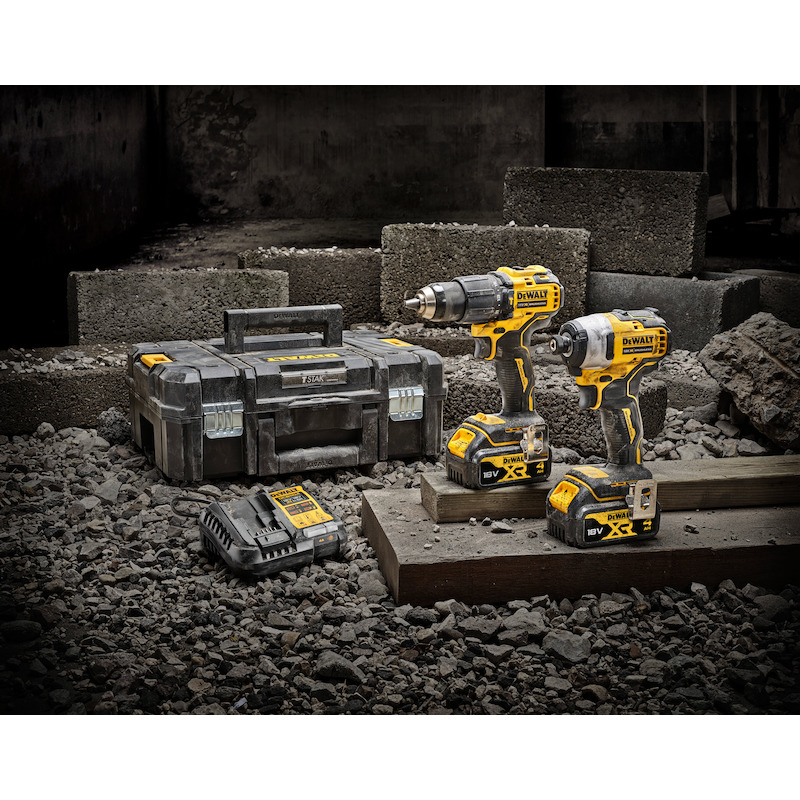 JEU MACHINES ACCU 18V/2X4AH DCK2062M2T(TSTAK)DEWAL