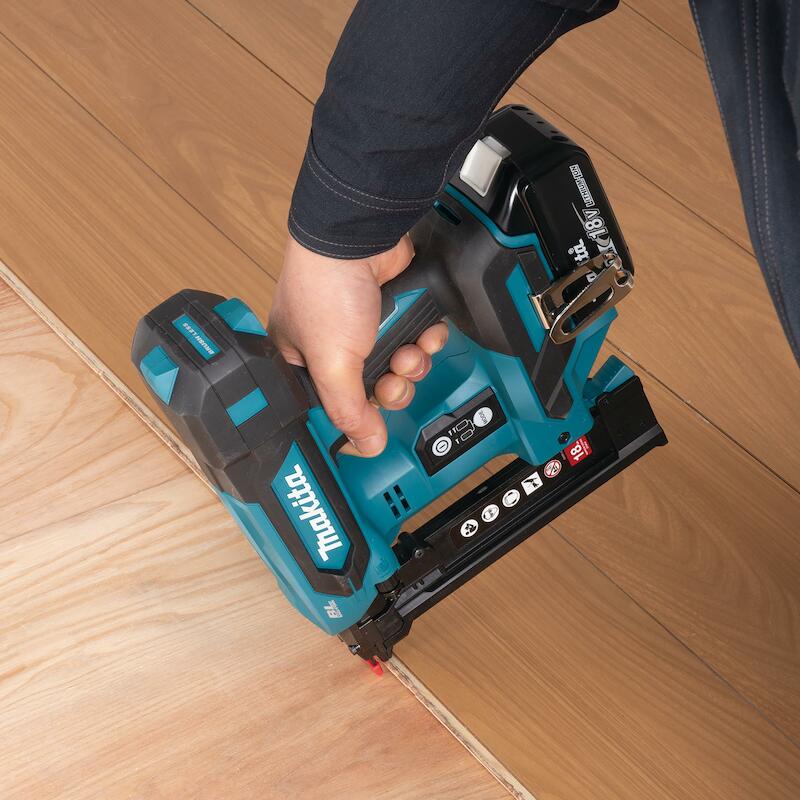 ACCU-NIETMACHINE 18V/2X5AH  DST630          MAKITA