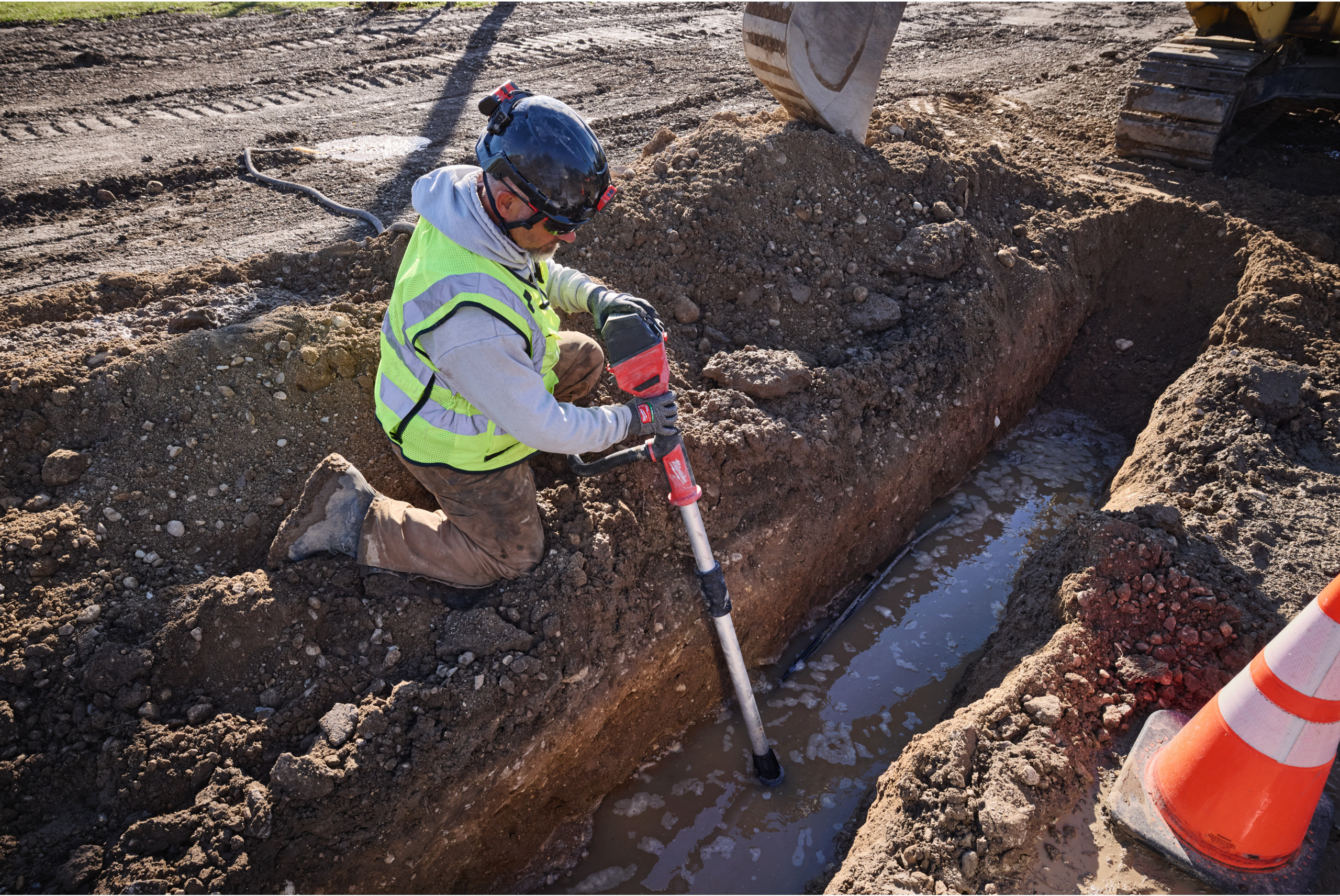 ACCU-STAAFWATERPOMP 18V/8AH M18 BLSWP-801     MILW