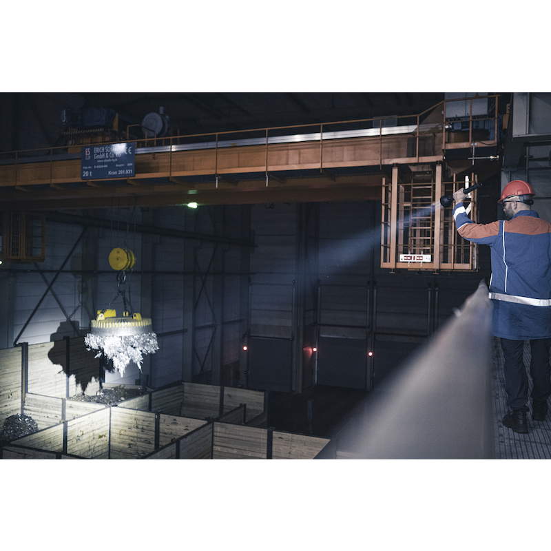 LAMPE POCH.12000LM-1100M-25 P18R RECHARG.LEDLENSER