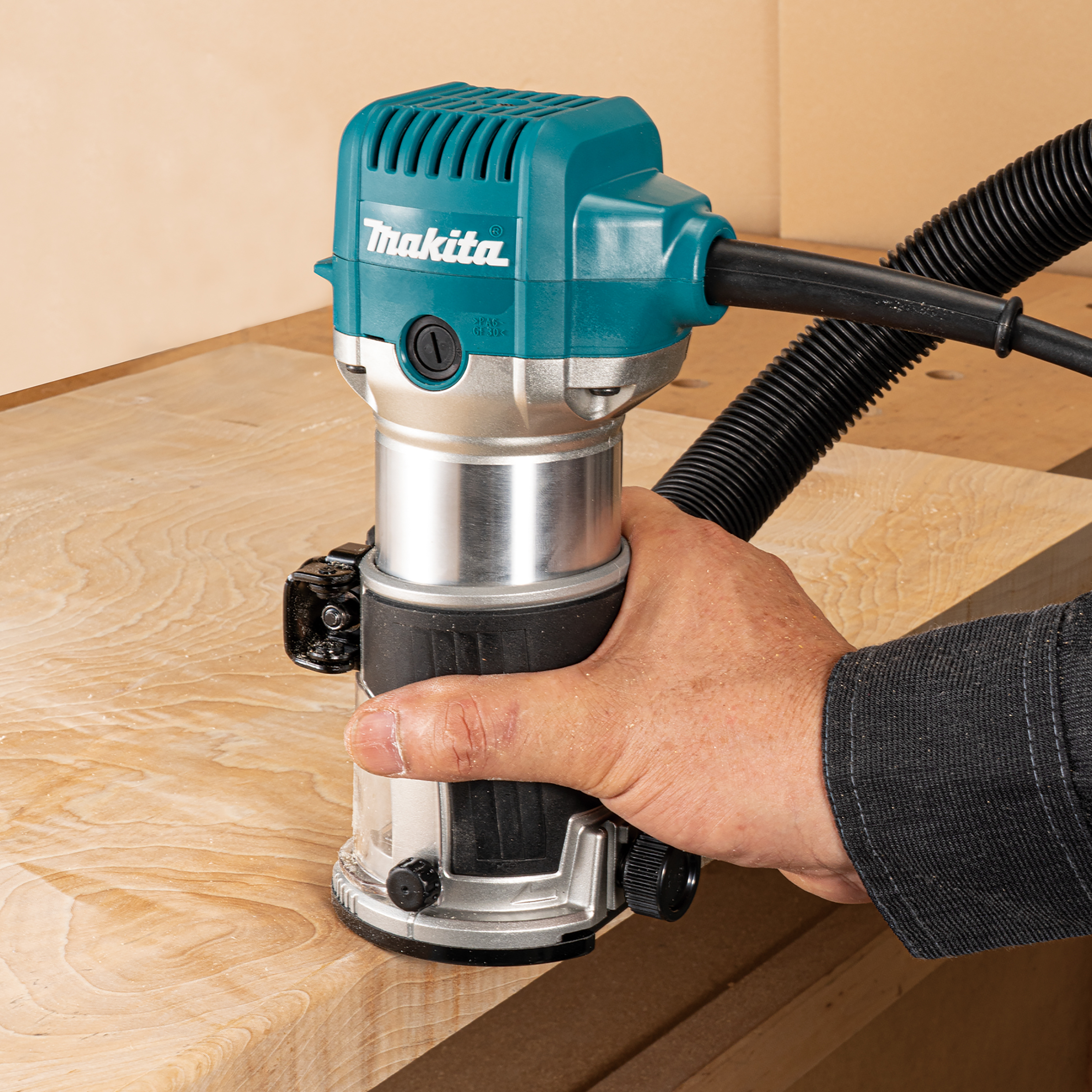 ROUTER - RT0702CX3J - MAKITA