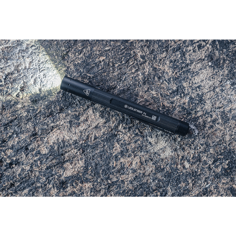 LAMPE POCHE 180LM-90M-23H   P4 (2XAAA)   LEDLENSER