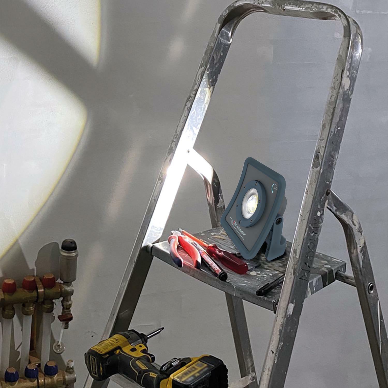 LAMPE DE TRAVAIL LED NOVA   03.6201 2000LM RECHAR.