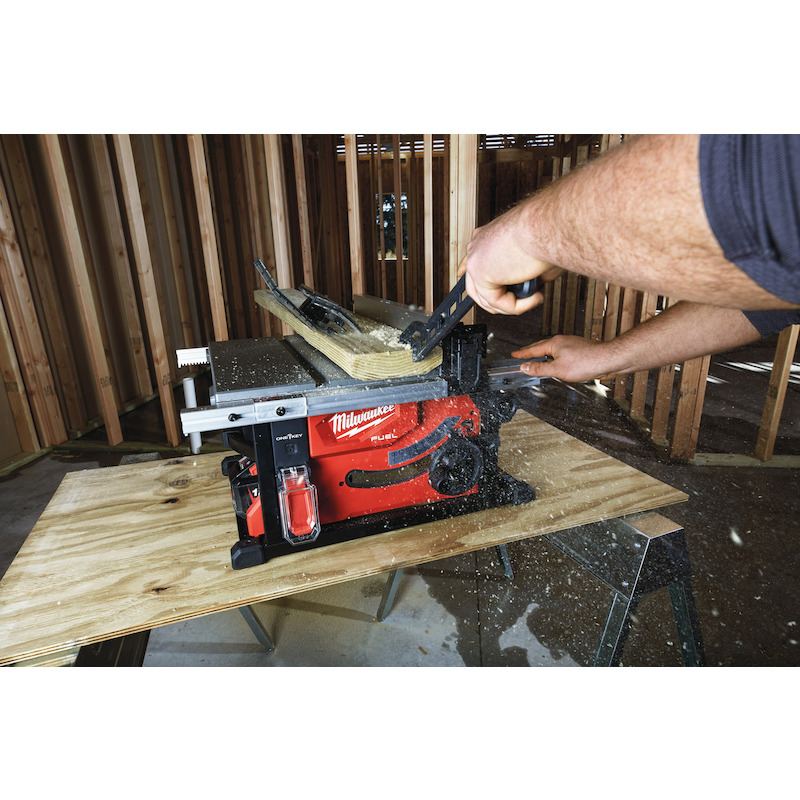 ACCUTAFELCIRKELZAAG 18V/12A M18 FTS210-121B   MILW