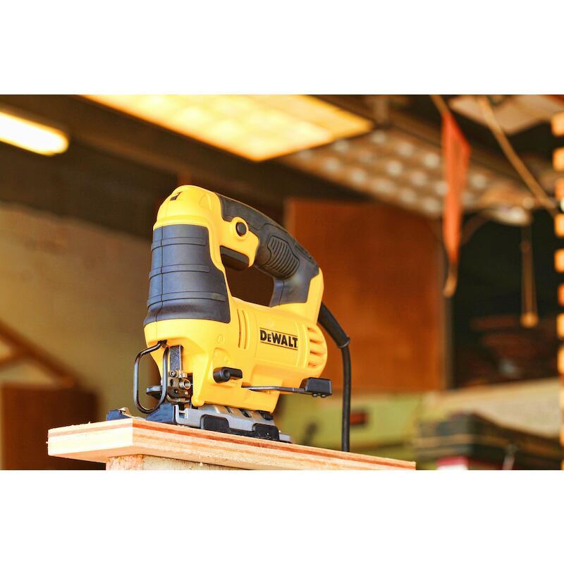 DECOUPEERZAAG 650W          DWE349          DEWALT