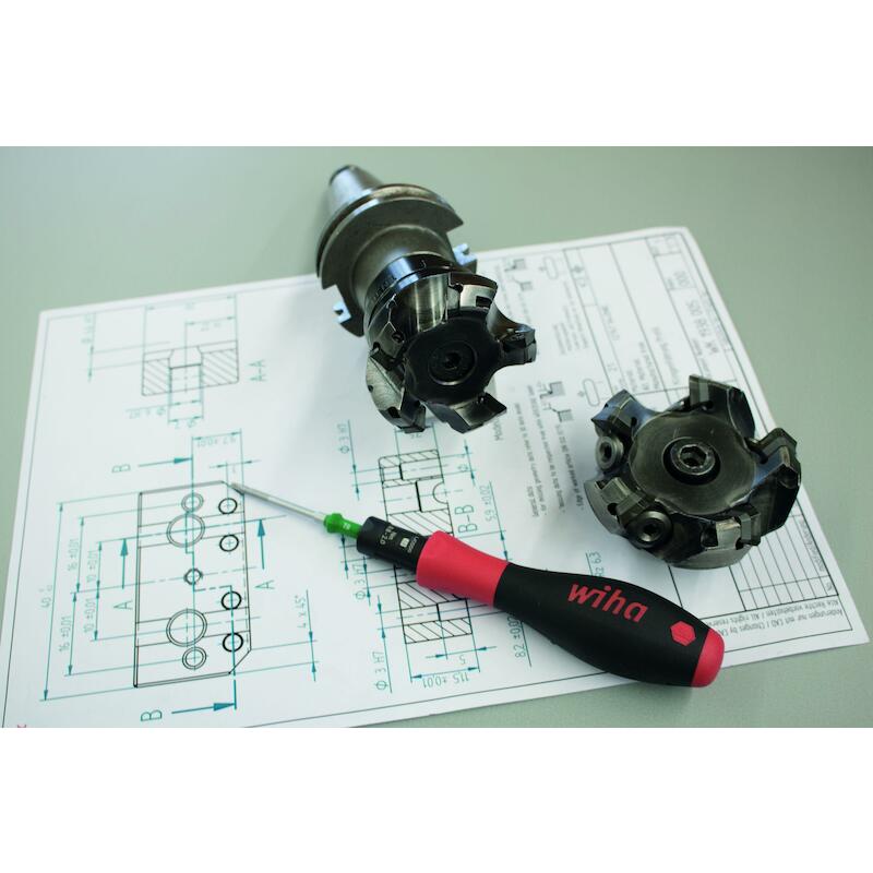 MOMENTSCHROEVENDRAAIERSET TORQUEVARIO-S 0,8-5,0 NMTORX, TORX PLUS 14-DELIG VARIABEL INSTELBARE MOMENTBEGRENZING INCL. BOX - 2852S1001 - WIHA