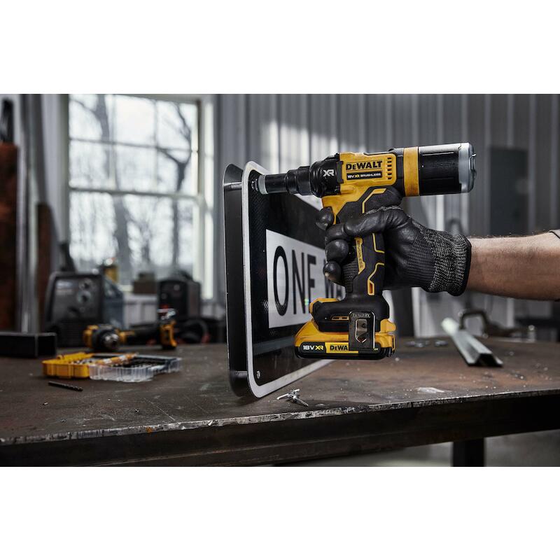 BLINDKLINKNAGELTANG 18V/BOD DCF403NT-XJ     DEWALT