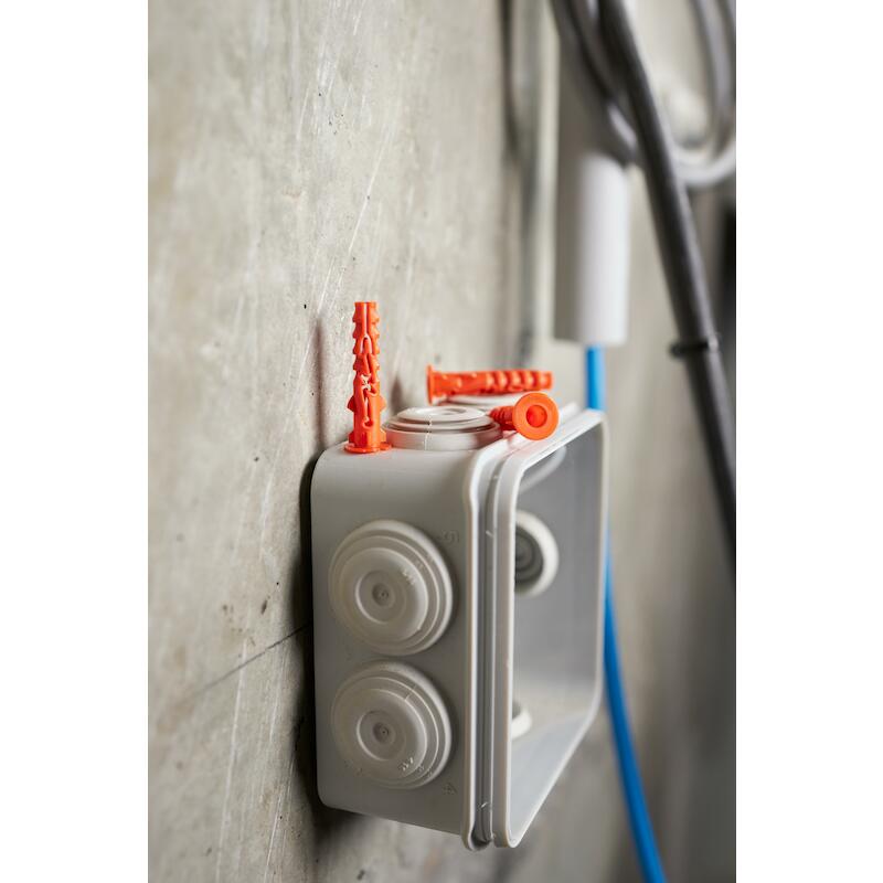 NYLONPLUG 8X40 MET KRAAG    NYL        057090 SPIT