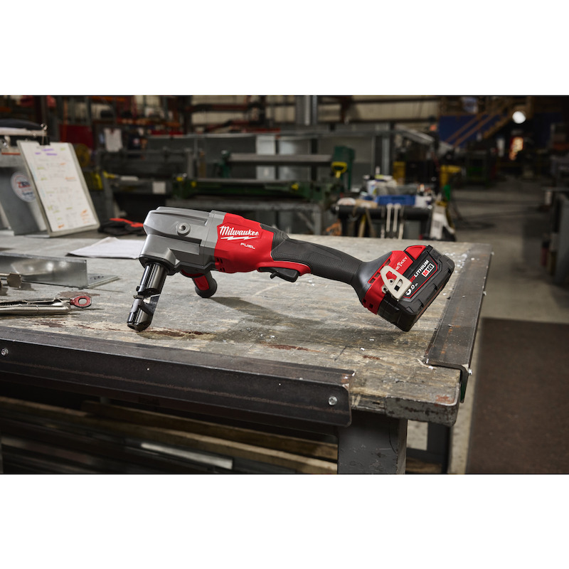 ACCUKNABBELSCHAAR 18V/2X5AH M18FNB35-502X     MILW