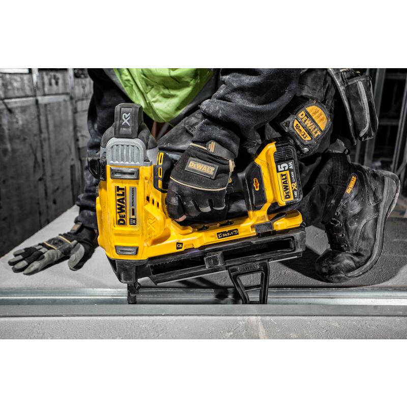 CLOUEUR BETON 18V/2X5AH     DCN890P2(COFF)  DEWALT