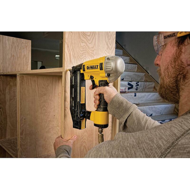 PNEUM.AFWERKNAGELPIST. 64MM DPN1664PP       DEWALT