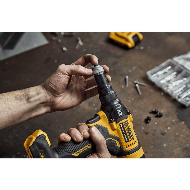 BLINDKLINKNAGELTANG 18V/BOD DCF403NT-XJ     DEWALT