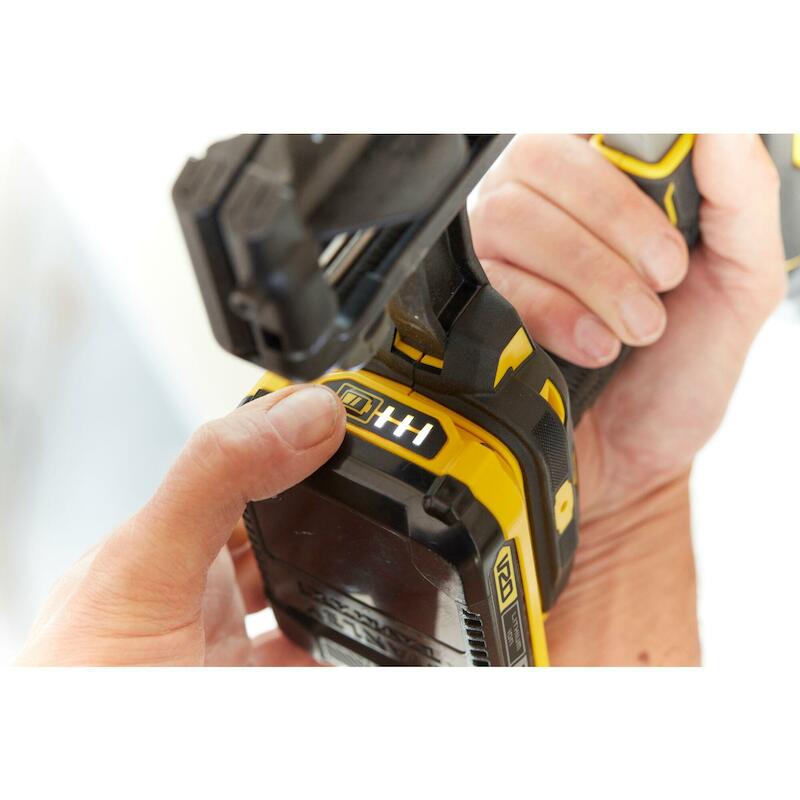 CLOUEUR/ACCU 18V/2X2AH      SFMCN616D2K    STANLEY