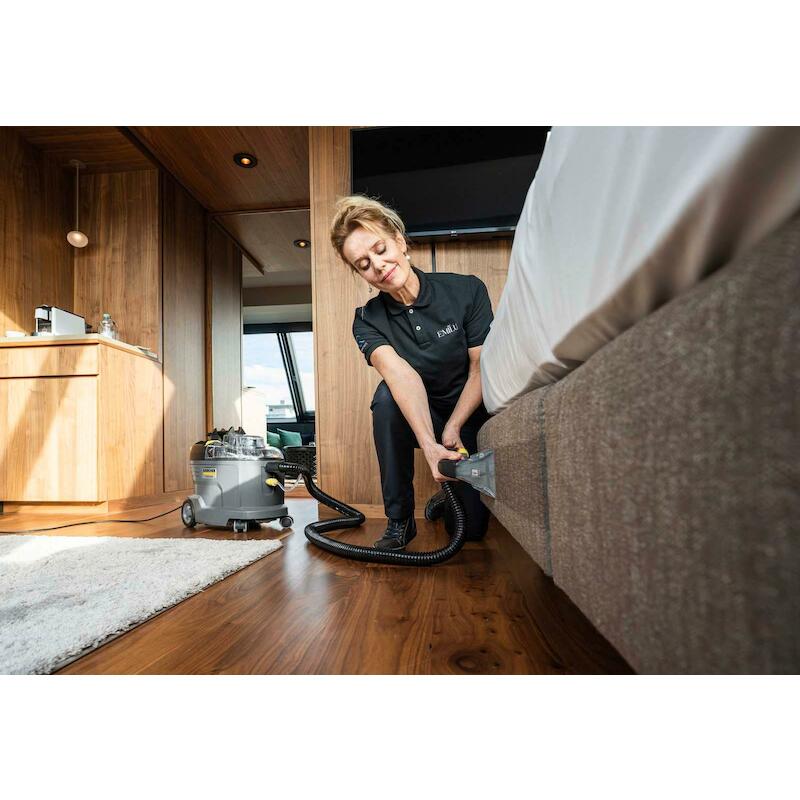 TAPIJTREINIGER 1200W        PUZZI 8/1      KARCHER