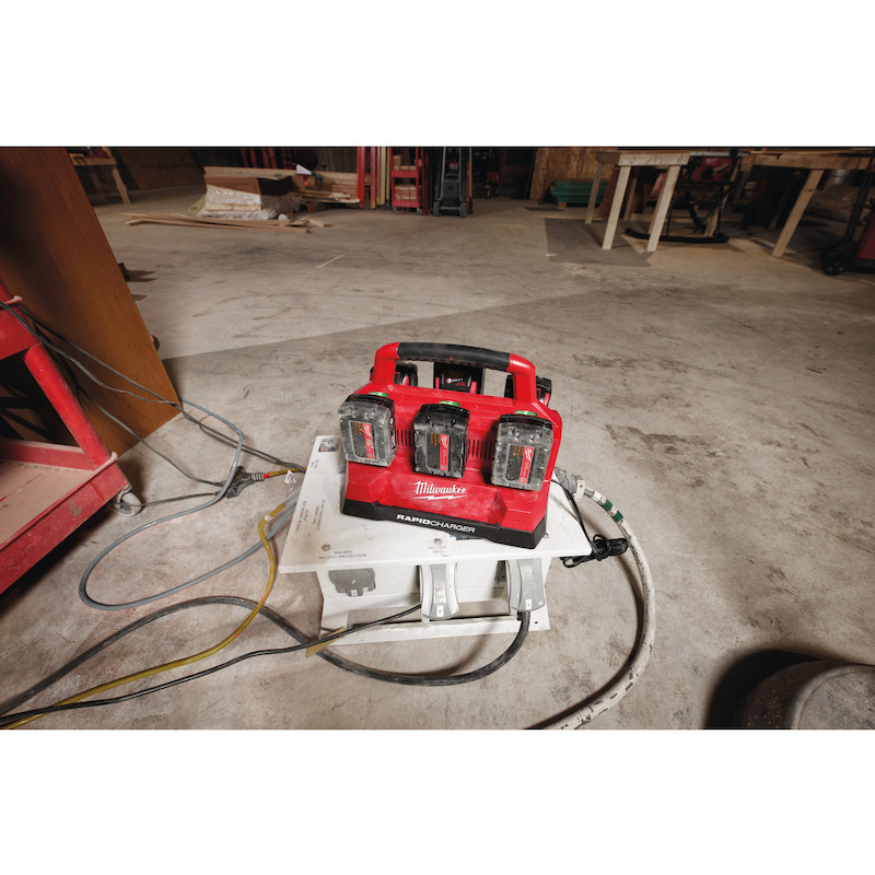 CHARGEUR POUR 6 ACCU        M18 PC6 EU PACKOUT MIL