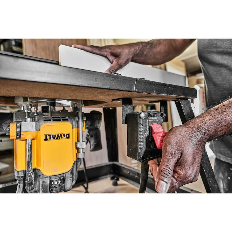 DÉFONÇEUSE 2300W            DWE627KT        DEWALT