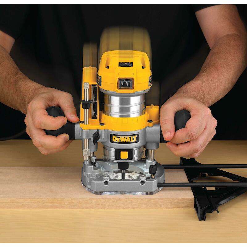 INVAL-/KANTENFREES 900W     D26203          DEWALT