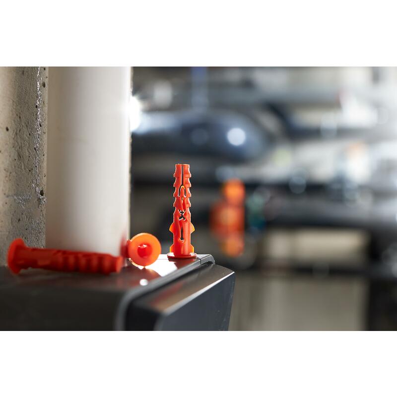 NYLONPLUG 8X40 MET KRAAG    NYL        057090 SPIT