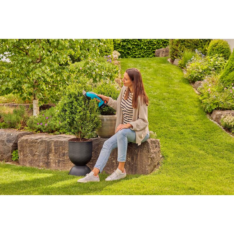 ACCU GRAS/BUXUSSCHAAR 18V/B POWERCUT       GARDEN8