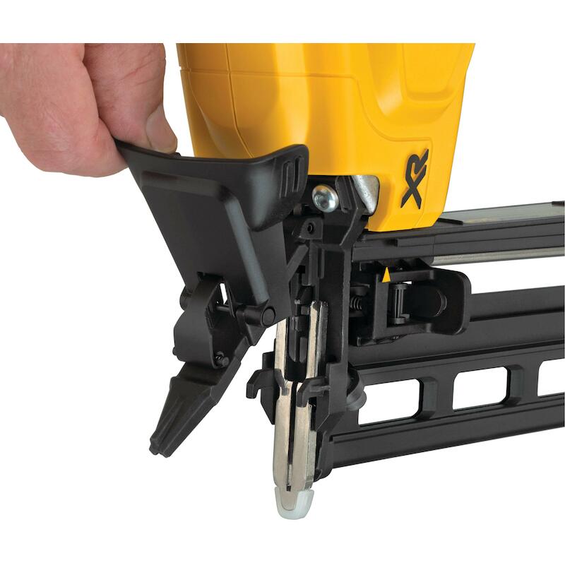 ACCUNAGELPIST.18V/2X2A 16GA DCN662D2 (TSTAK)DEWALT