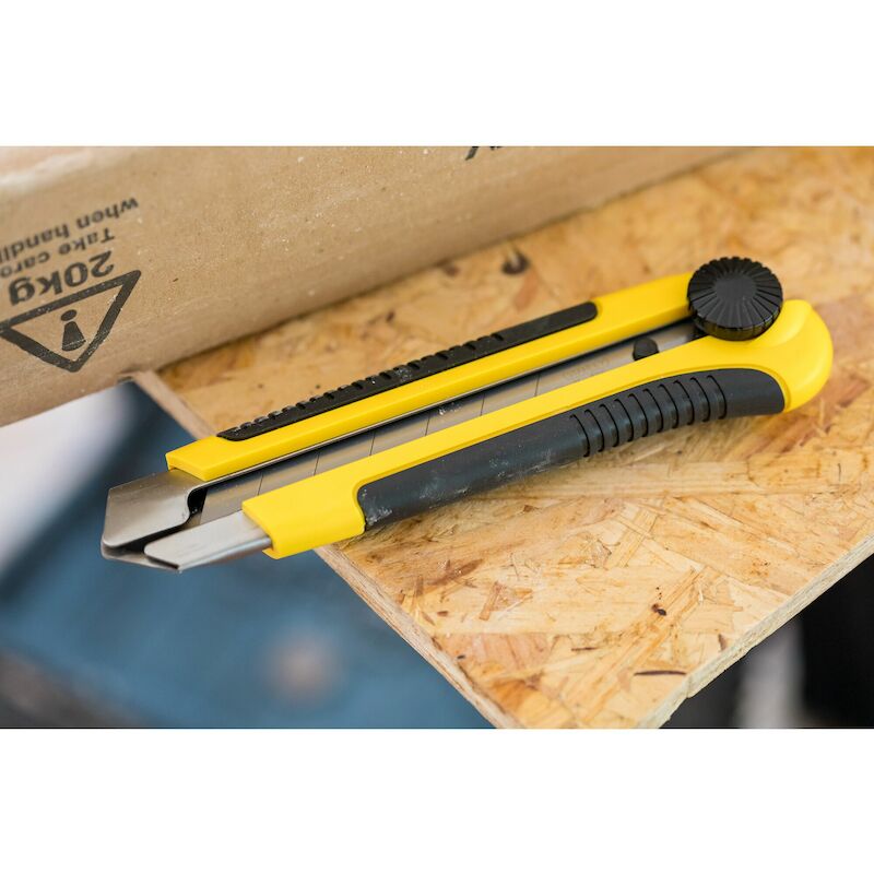 CUTTER DYNAGRIP 25MM        0-10-425 180MM STANLEY